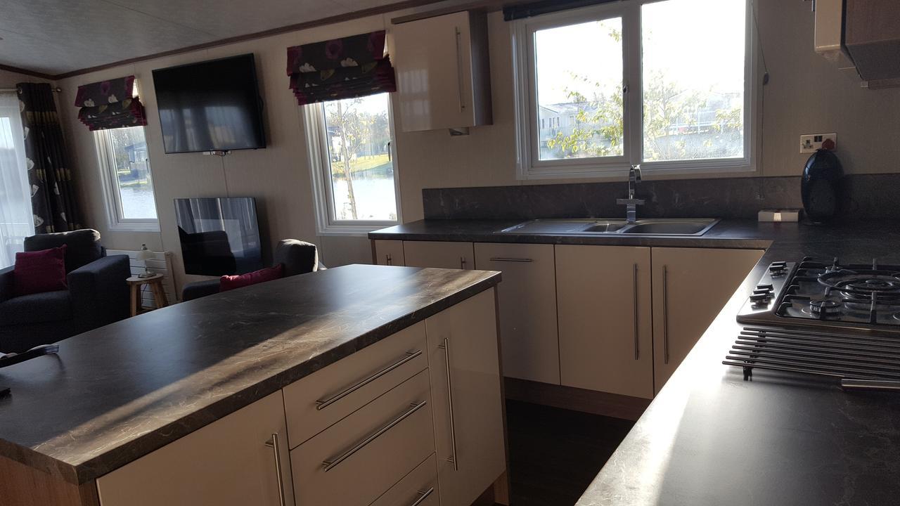 Luxury Lodge At Haggerston Castle Beal Bagian luar foto